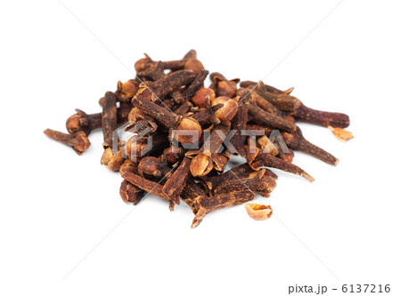 Cloves  (spice) close-up isolated on  white background 6137216