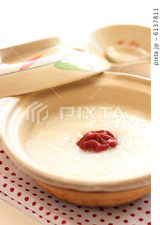 おかゆと梅干し 6137811