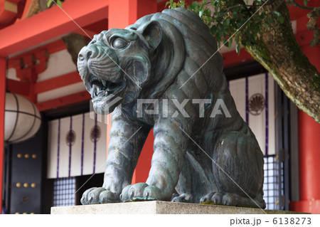 鞍馬寺の阿吽の虎 6138273