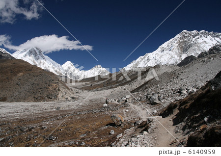 エベレストトレッキングの道 6140959