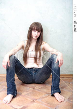 A Relaxed Young Woman Smiling With Hand On Chin 6143578