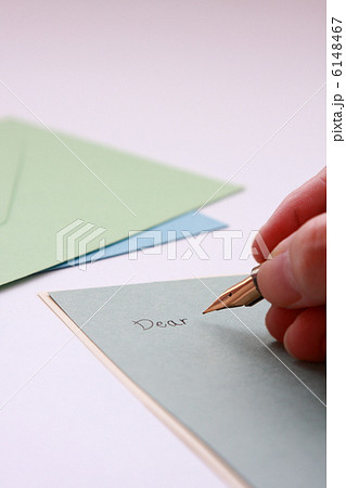 万年筆で手紙を書く（白背景） 6148467