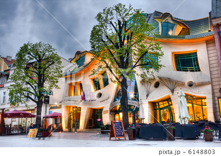 crooked house 6148803