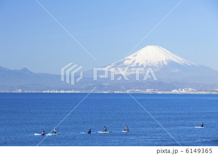 片瀬海岸のサーファーと富士山 片瀬海岸のサーファーと富士山 6149365