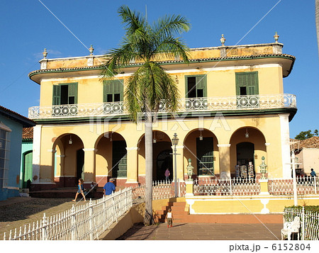 世界遺産「トリニダード」の「ロマンティコ博物館」（キューバ） 6152804
