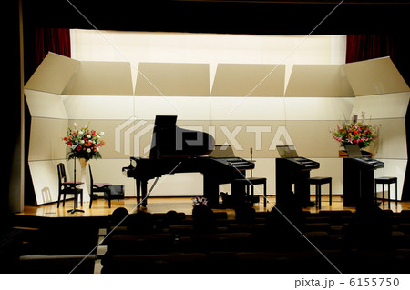 ピアノ発表会のステージの写真素材
