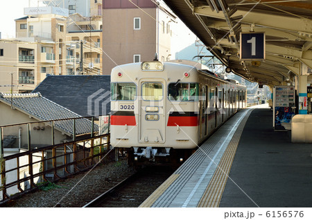 山陽須磨駅を発車する山陽電車 山陽須磨駅を発車する山陽電車 6156576