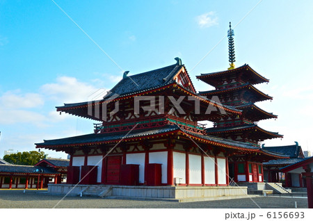 四天王寺の「金堂(手前)」と「五重塔(奥)」(大阪市天王寺区) 四天王寺の「金堂(手前)」と「五重塔(奥)」(大阪市天王寺区) 6156693