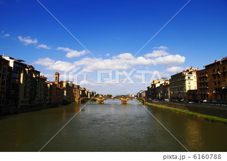 ベッキオ橋からの眺め01 6160788