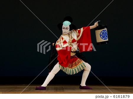 日本の伝統美_ 歌舞伎の供奴を踊る美少年 日本の伝統美_ 歌舞伎の供奴を踊る美少年 6161879