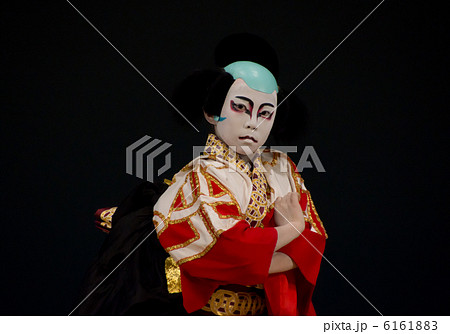 日本の伝統美_　歌舞伎の供奴を踊る美少年 6161883