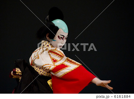 日本の伝統美_　歌舞伎の供奴を踊る美少年 6161884