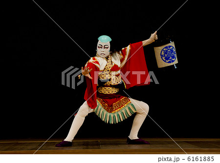 日本の伝統美 歌舞伎の供奴を踊る美少年の写真素材