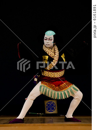日本の伝統美_　歌舞伎の供奴を踊る美少年 6161891