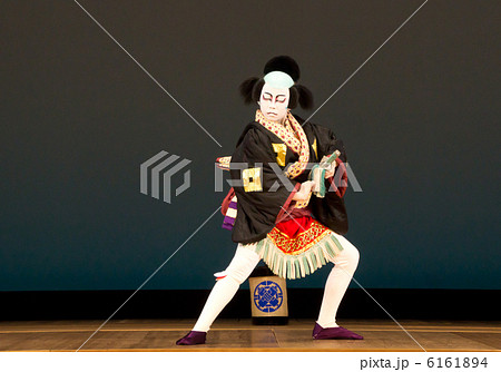 日本の伝統美_　歌舞伎の供奴を踊る美少年 6161894