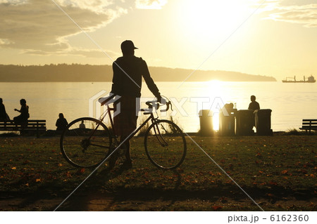 夕暮れの若者 夕暮れの若者 6162360