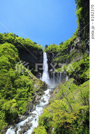 春の日光華厳の滝 6162370