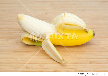 Peeled banana 6169595