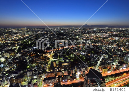横浜ランドマークタワーから望む夕景と富士山　Nikon D800E撮影 6171402