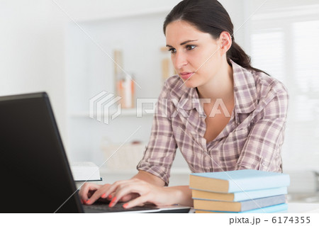 Woman working on a computer 6174355