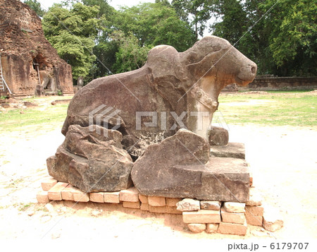 世界遺産　アンコール遺跡　プリア・コー　聖牛ナンディン像 6179707