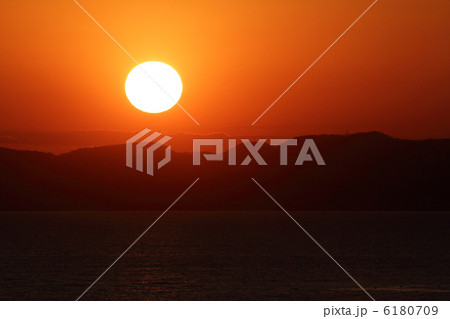 富津岬から見た対岸の三浦半島に沈む夕日 富津岬から見た対岸の三浦半島に沈む夕日 6180709