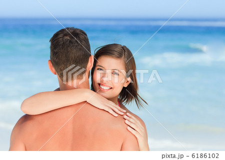 Lovers at the beach Lovers at the beach 6186102