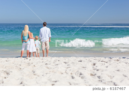 Portrait of a family on the beach Portrait of a family on the beach 6187467