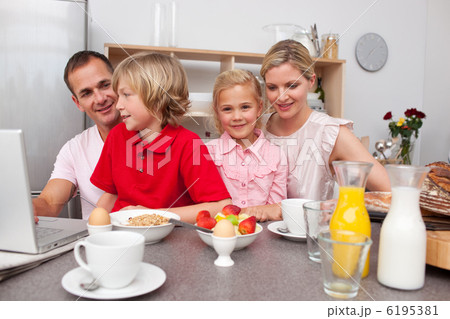 Jolly family having breakfast together 6195381