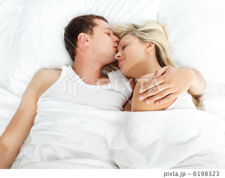 Boyfriend kissing her girlfriend in bed 6198323