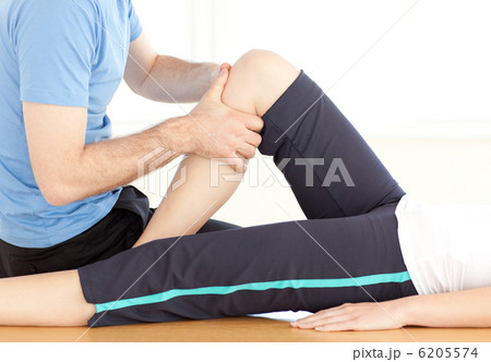 Close-up of a man doing a massage 6205574