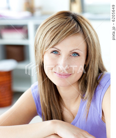 Delighted woman looking at the camera in the kitchen 6205649