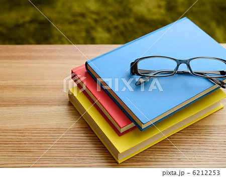 カラフルな本 6212253