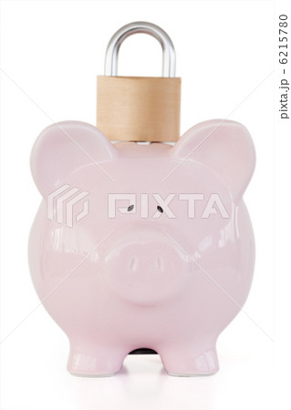 Front view of pink piggy bank and padlock Front view of pink piggy bank and padlock 6215780