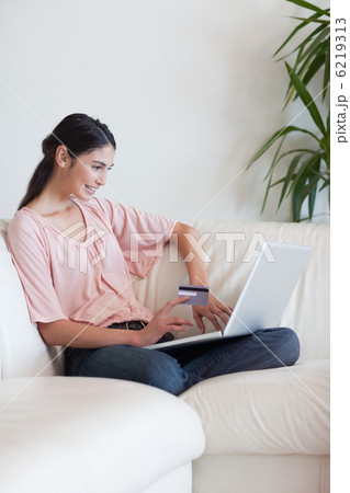 Portrait of a woman shopping online 6219313