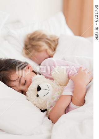 Portrait of children sleeping 6221708
