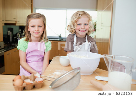 Smiling siblings preparing dough 6223158