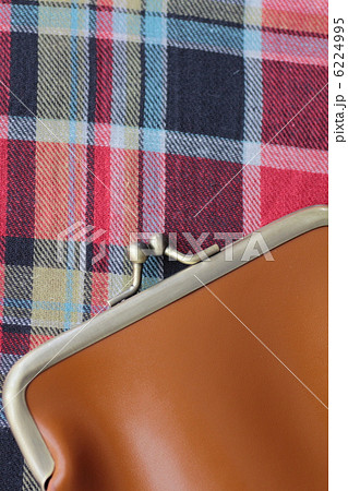 レザーのがま口財布　お金イメージ 6224995