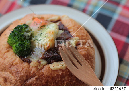 ゴロゴロ具材のビーフシチューパン　あったかシチューパン 6225027