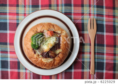 ゴロゴロ具材のビーフシチューパン　あったかシチューパン 6225029