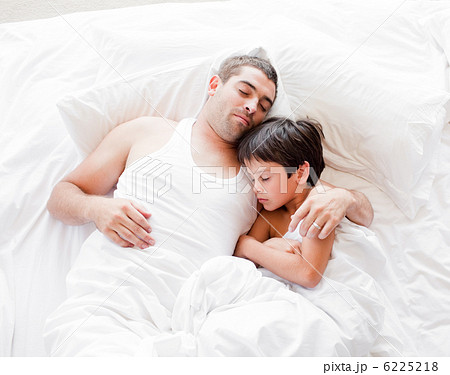 Father and son sleeping 6225218