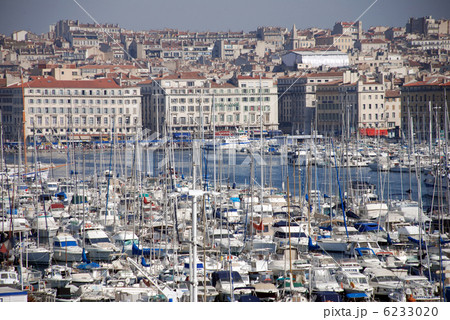 南仏マルセイユ旧港のヨットハーバーとヨーロッパの都市風景 南仏マルセイユ旧港のヨットハーバーとヨーロッパの都市風景 6233020