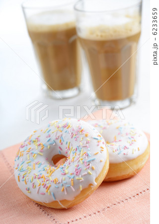 Donuts and milk 6233659