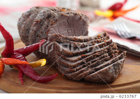 Roast beef and chili pepper 6233767
