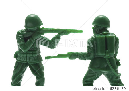銃を構える玩具の兵隊 6236129