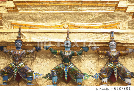 タイ　バンコク　エメラルド寺院　ヤック像とモック増 6237301