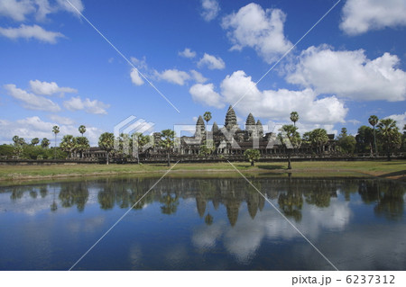 聖池に映るアンコール・ワット 6237312