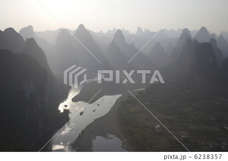 老寨山より離江と奇峰を望む 老寨山より離江と奇峰を望む 6238357