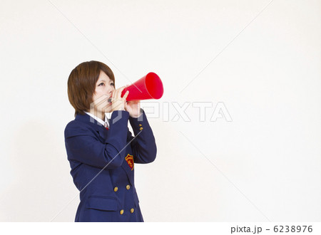 メガホンで叫ぶ女子高生 メガホンで叫ぶ女子高生 6238976