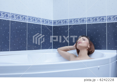 Brunette woman lying in bath 6242228